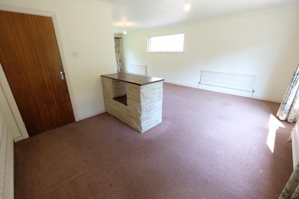 SITTING/DINING ROOM