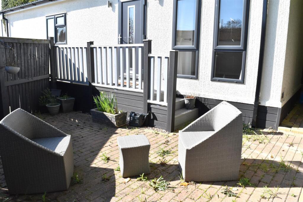 ENCLOSED GARDEN