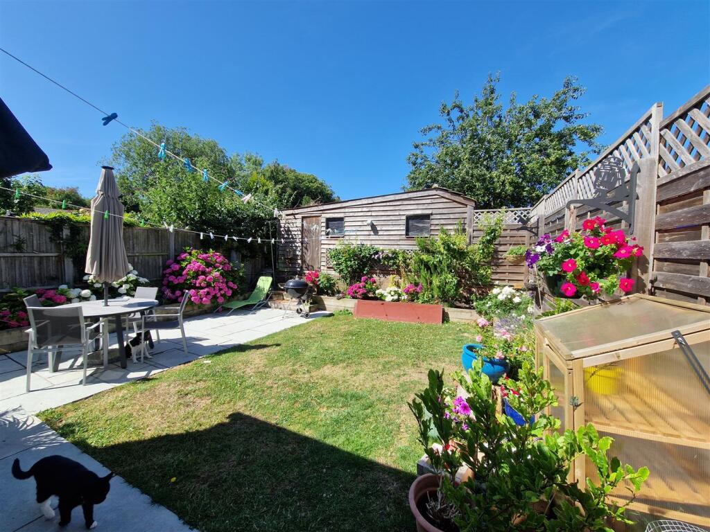 Wood End Road, Cranfield, Bedford