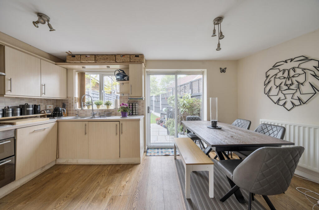 1353376-8-68d6500...