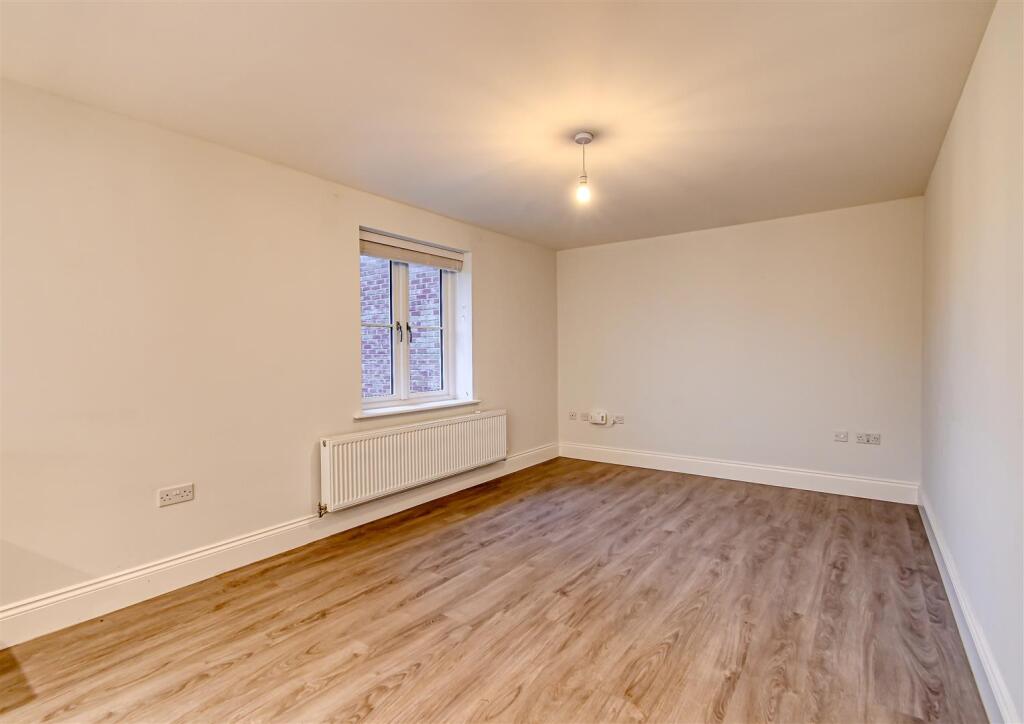 1 Crossfields Crescent-3.jpg