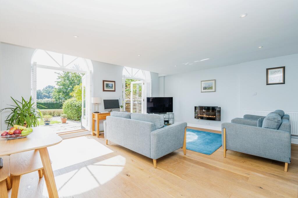 Lounge / Kitchen