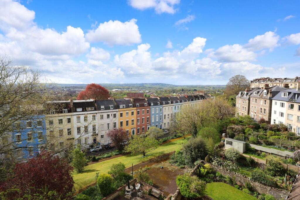 2FF 13 York Gardens 26.JPG