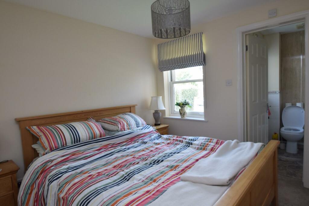 4 Badgers Court Bedroom .jpg