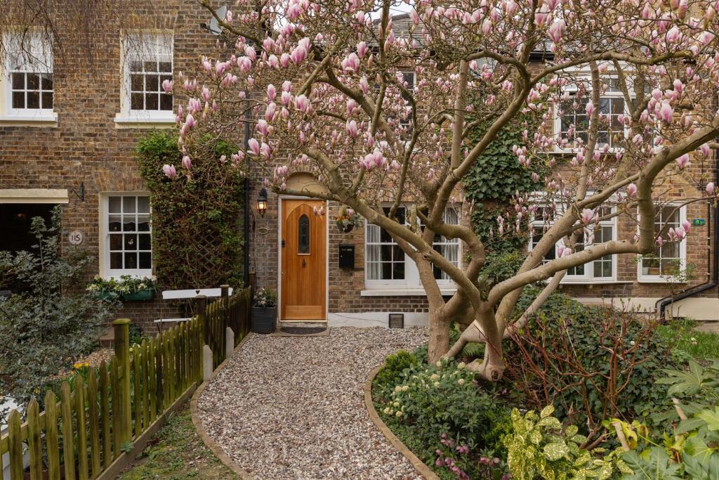 116 Forest Rise, E17