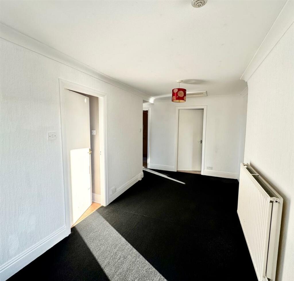 Hallway 2.jpg