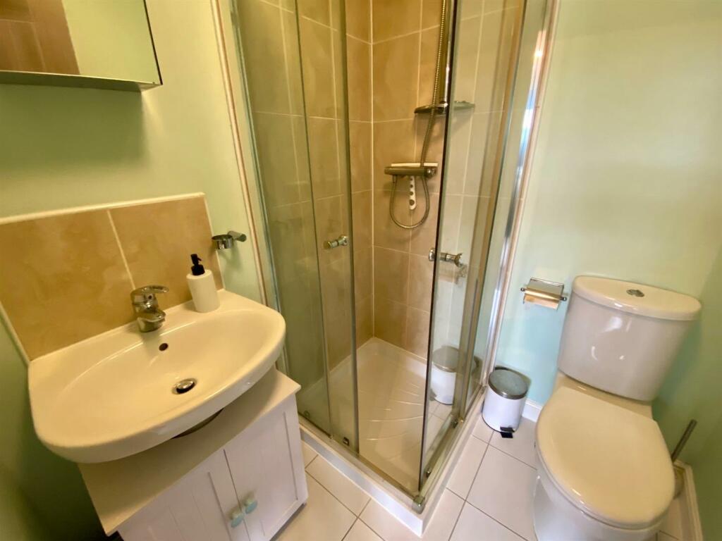 ensuite.jpg