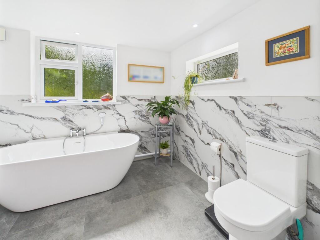 En-suite Bathroom