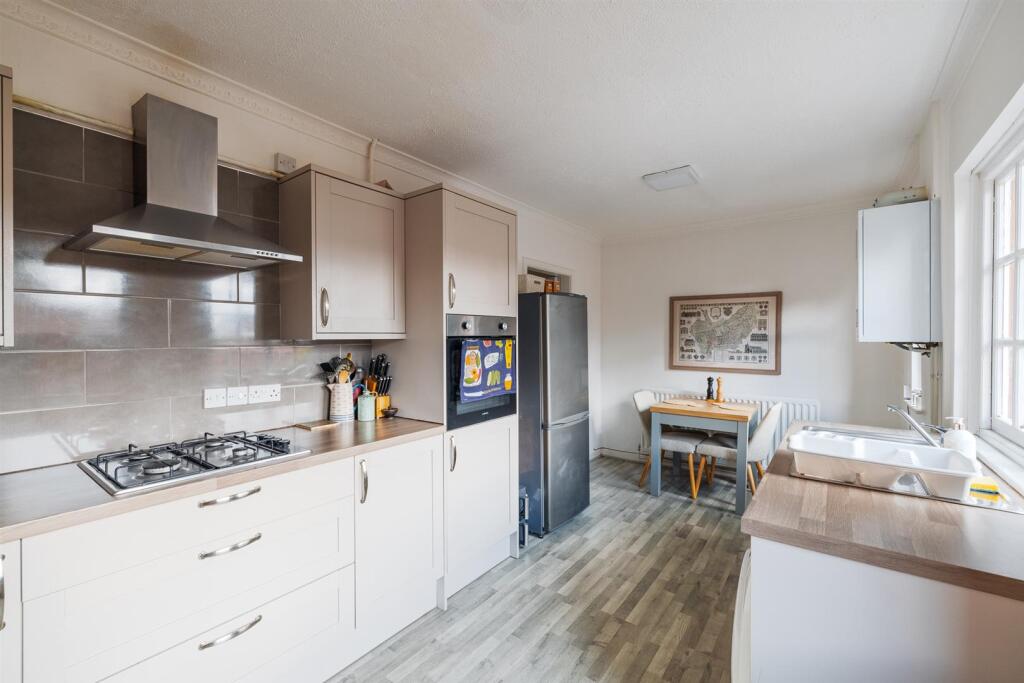 36 Circular Dr-8.jpg