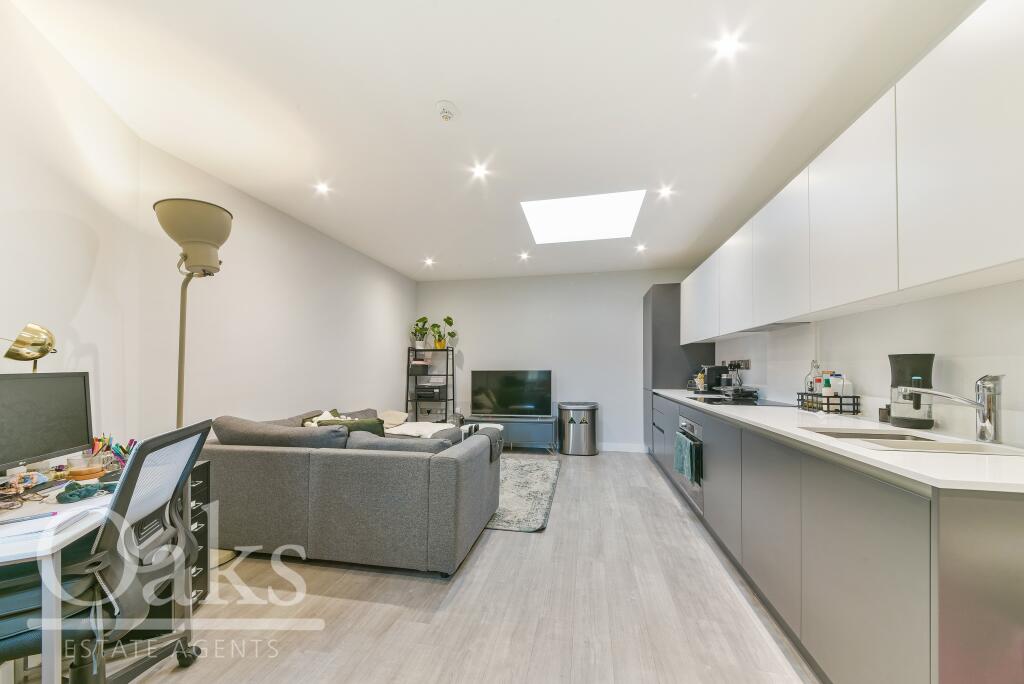Kitchen / Reception