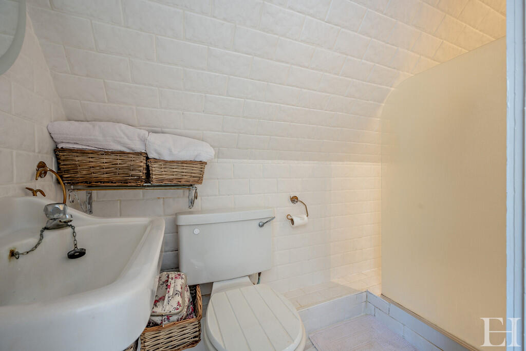 8663375-interiorW...