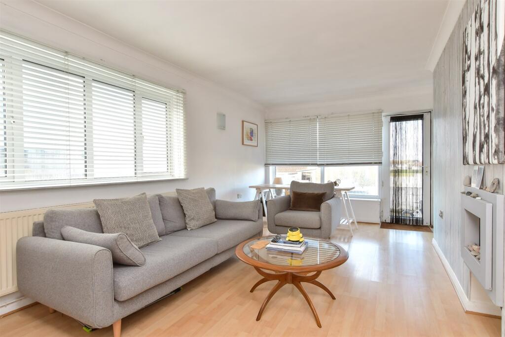 Lounge/ Dining Room