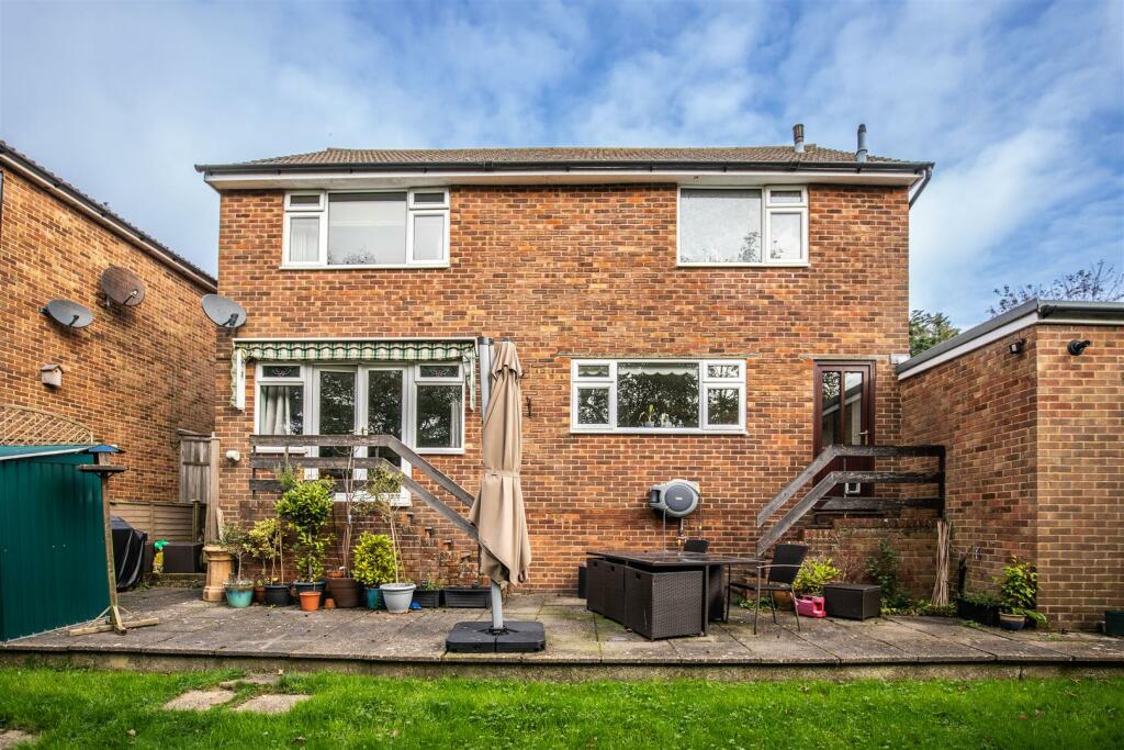 3 Henderson Close8.jpg