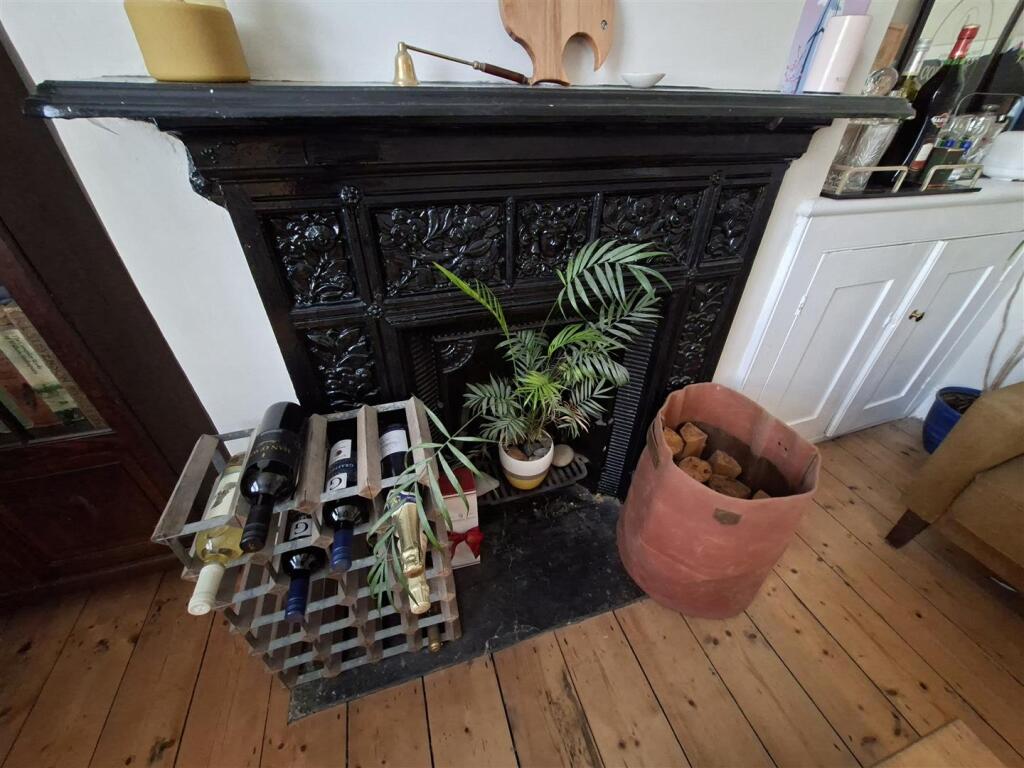 Feature Fireplace/Lounge