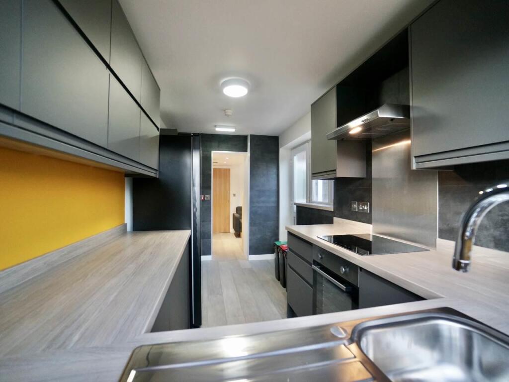 Kitchen 2.jpg