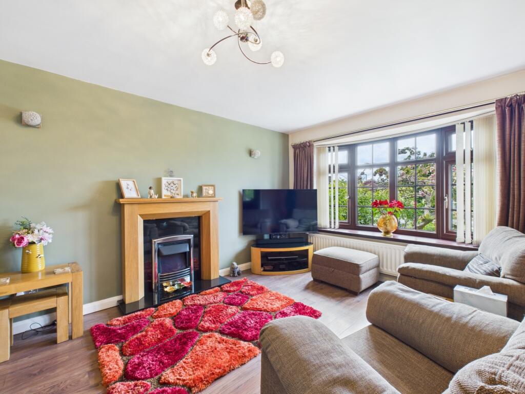 CAM03729G0-PR0020-STILL005