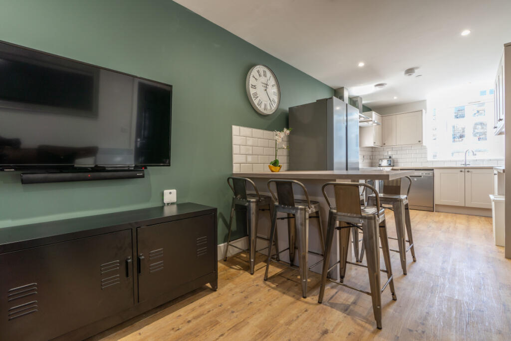 Flat 2, 124 Walter Road Bedroom 8