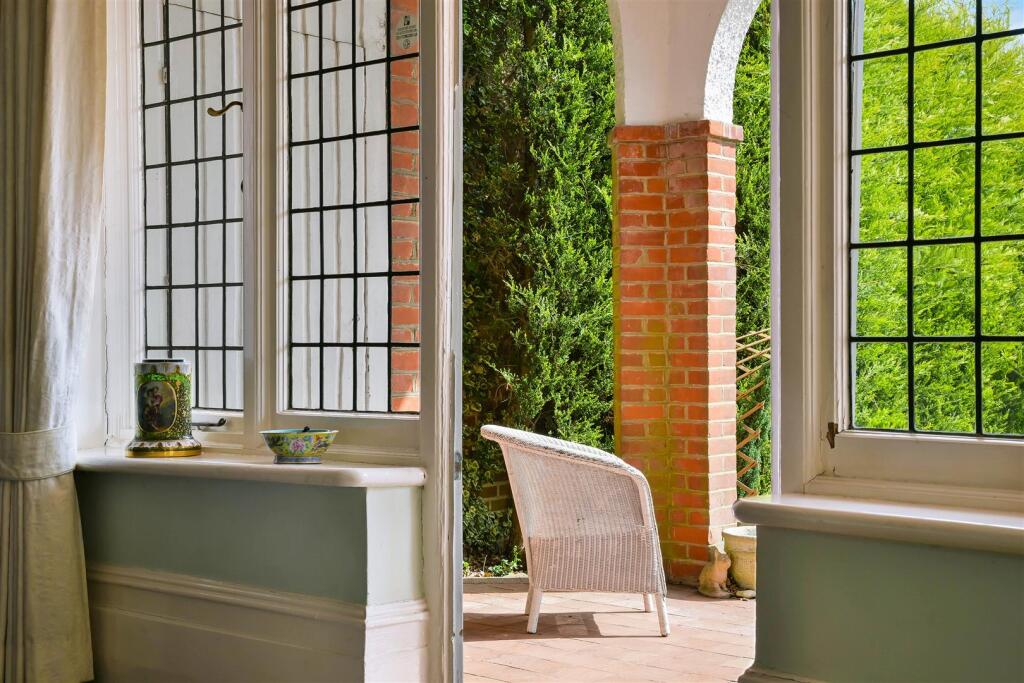 WALTON HEATH COTTAGE- (21).jpg