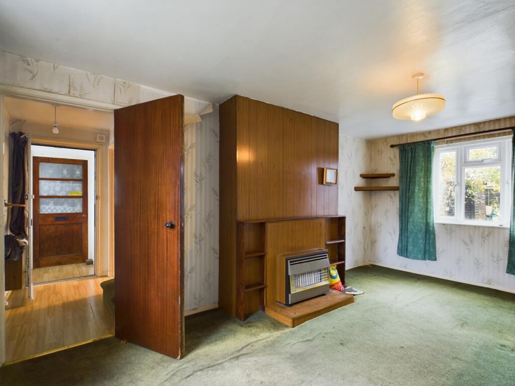 CAM01740G0-PR0296-STILL006