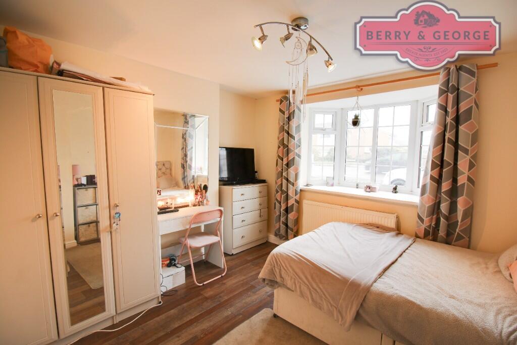 DINING ROOM/ BED 4