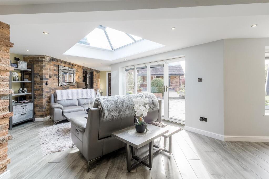 Main Road, Baxterley