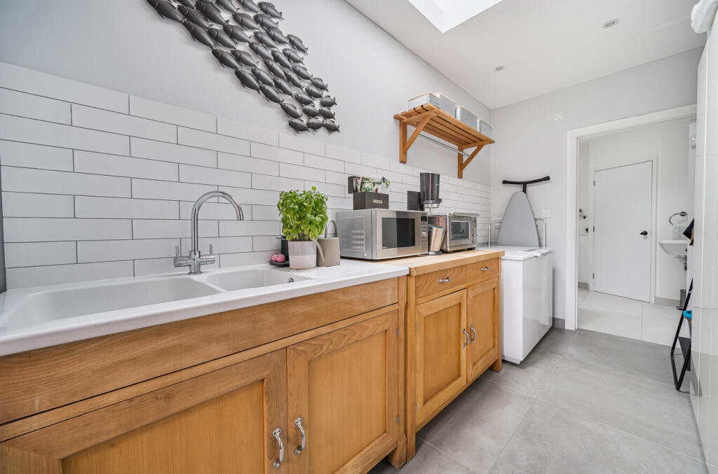 1353898-4-68caf82...