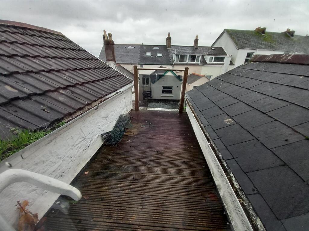 21 Geneva Balcony.jpg