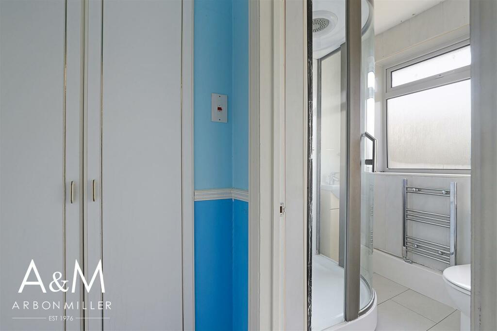 WALK IN WARDORBE/ EN-SUITE