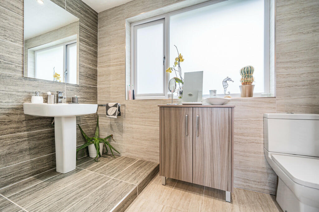 Ensuite Shower Ro...