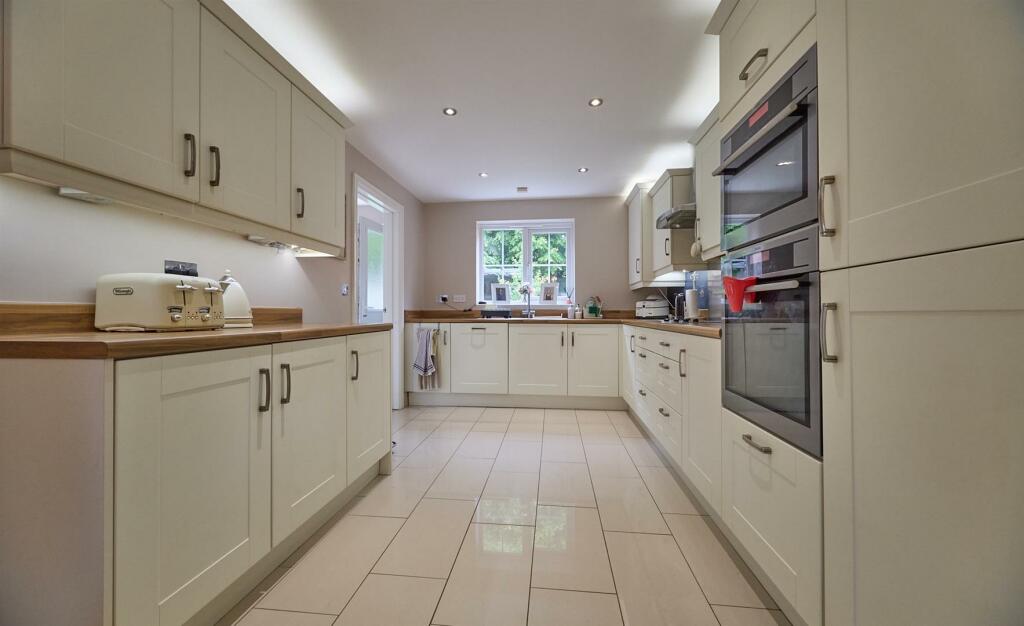 Fitted dining kitchen with dual aspect