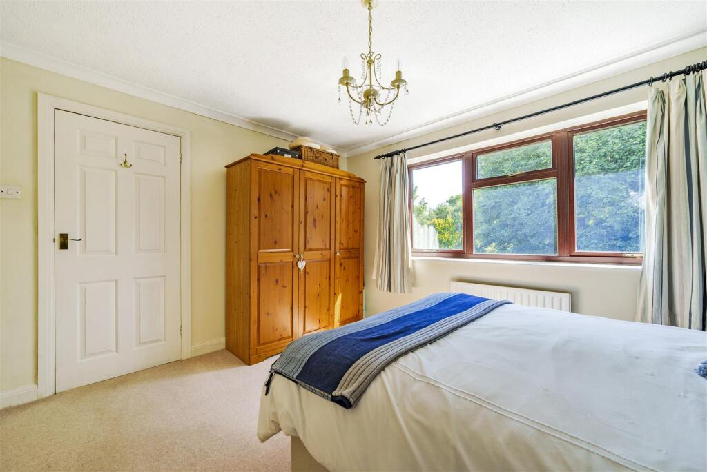 8 Dove Close, Towcester