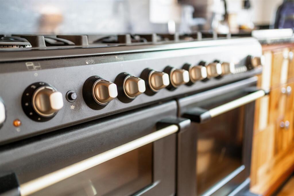 MANOR GREEN ROAD (6).jpg