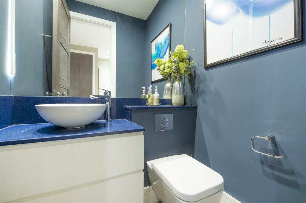 Flat D LHR Guest WC.jpg