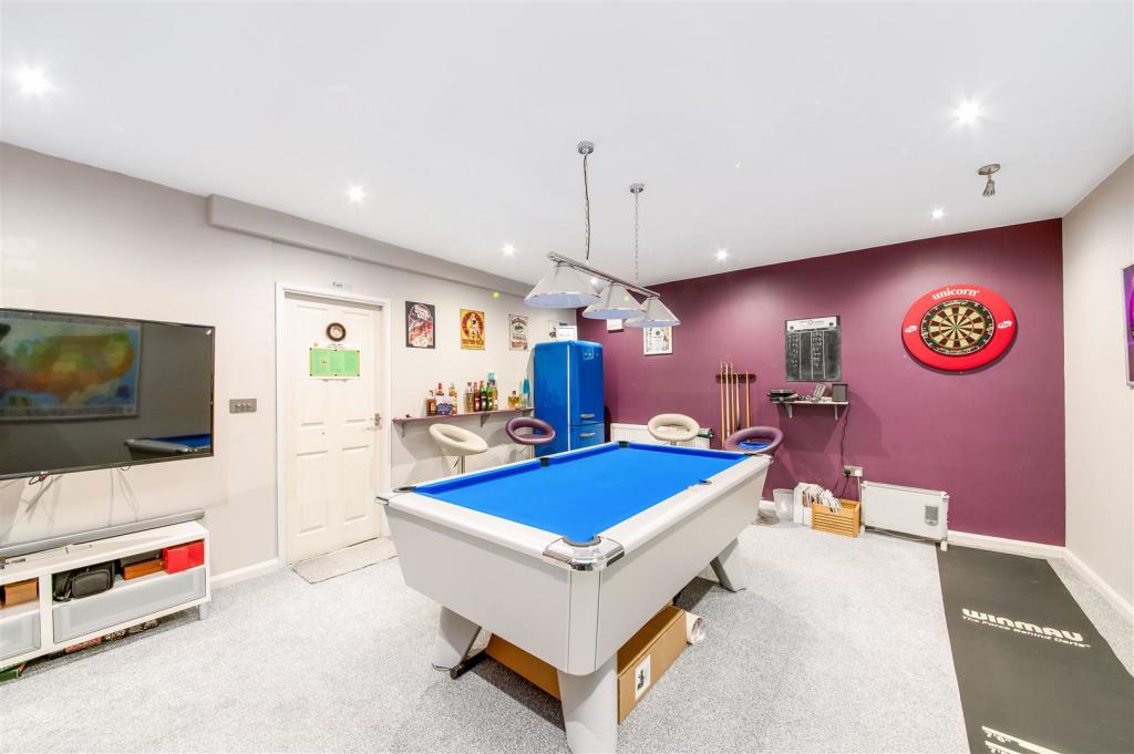 GAMES ROOM