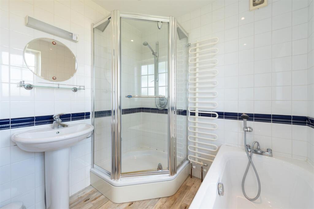 Queen Elizabrth Dr 17.jpg