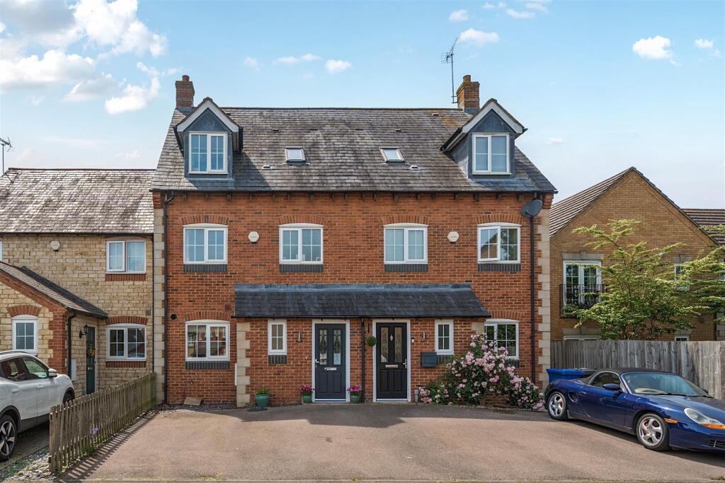 11 The Old Woodyard, Silverstone (1) e.cr.jpg