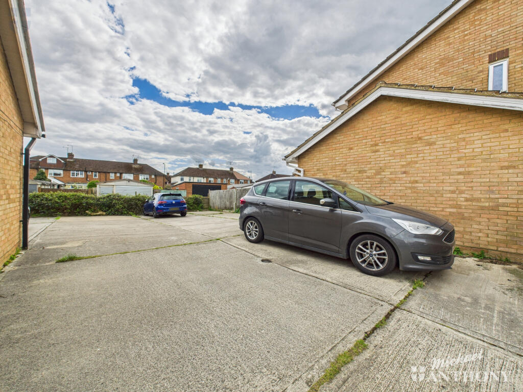 CAM03852G0-PR0253-STILL021