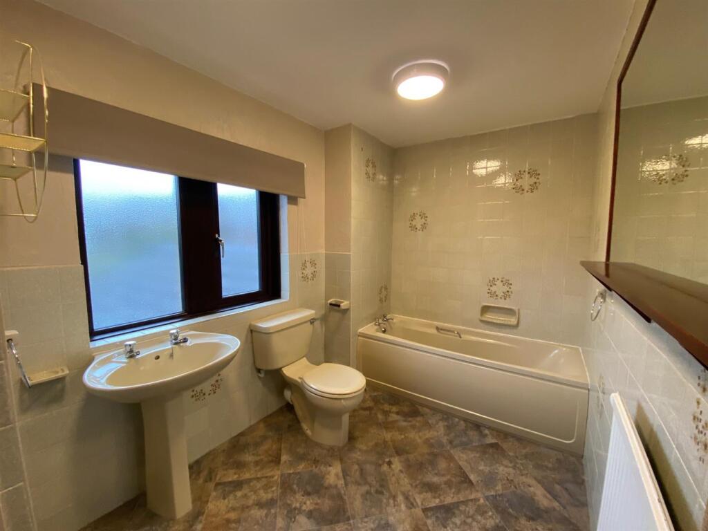 BATHROOM 1.jpg