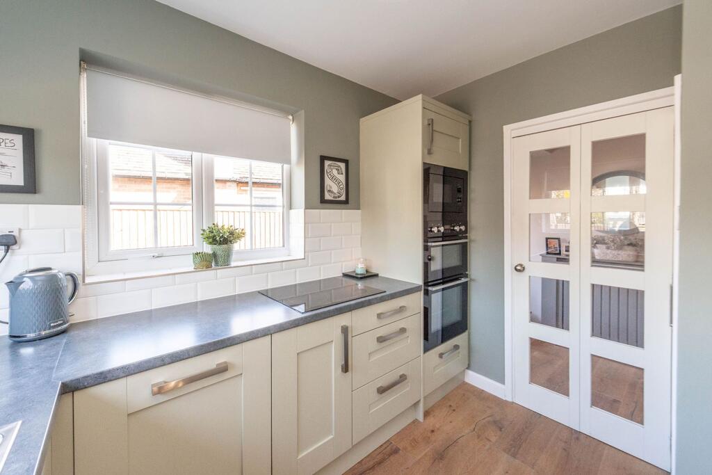 LOUNGE/DINING ROOM SITTING ROOM AND FITTED KITCHEN