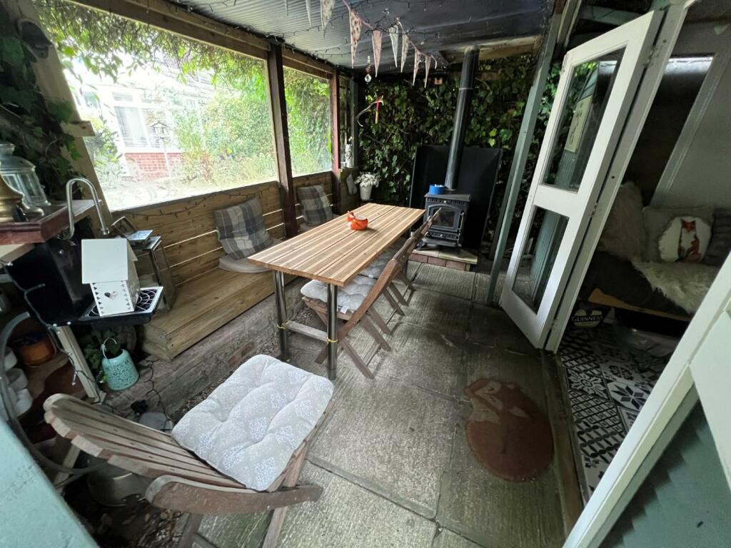 SUMMERHOUSE
