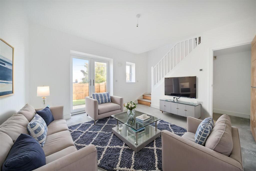 Living Room.jpg