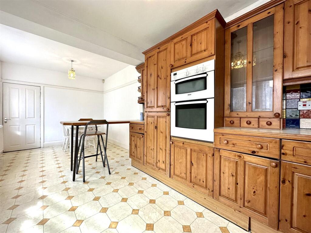 Breakfast Kitchen Aspect 2