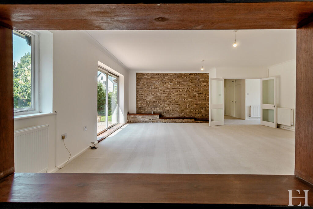 8658771-interiorW...