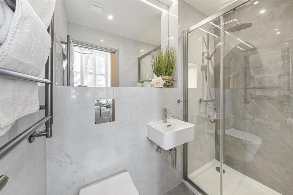 One Stay - Studio 7 - Bathroom - Image 1.jpg