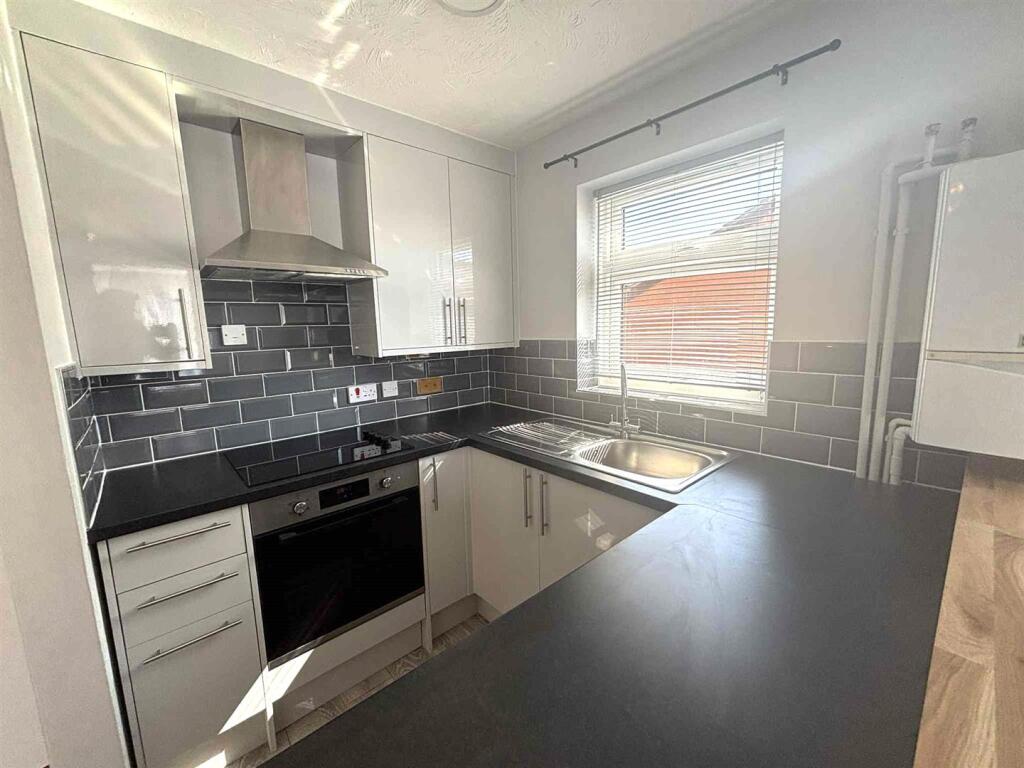 KITCHEN 1 NEW.jpg