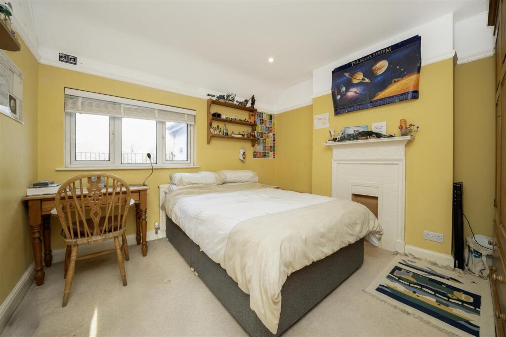 Davidson Frost-Wellings, DFW, Chiltern Avenue, Bus