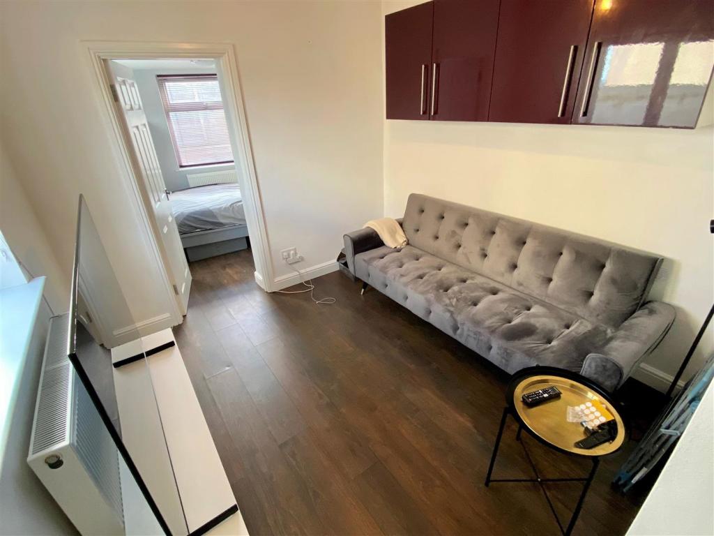 Flat 2, 1 Trenance Road Lounge