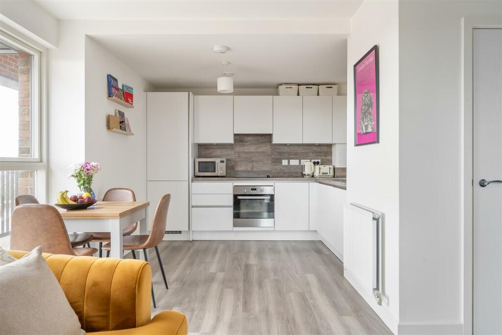 Ron Leighton Way, E6