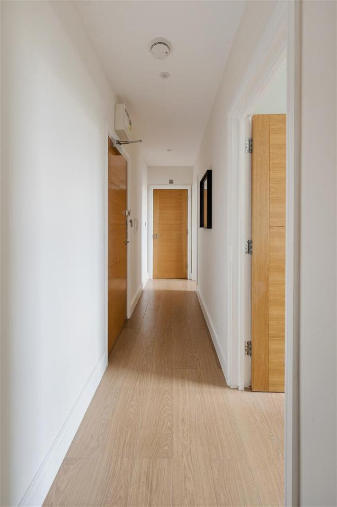 Eastwood Close, E18