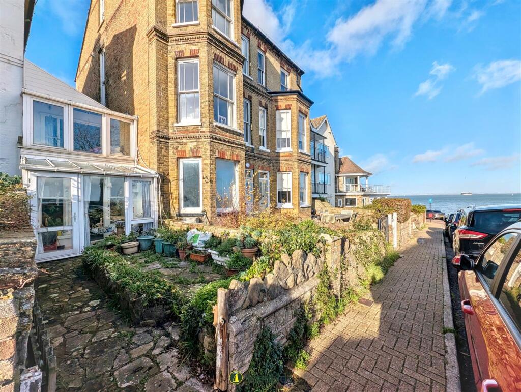 High Street, Seaview, PO34 5EX